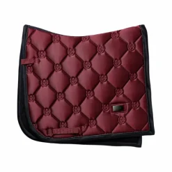 Equestrian Stockholm - Tapis de dressage Twill Luxe rouge foncé