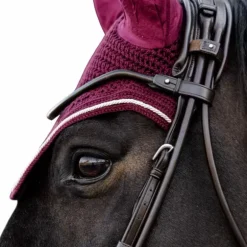 Kentucky Horsewear - Bonnet pour chevaux anti-bruits Wellington Velvet bordeaux