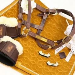 Kentucky Horsewear - Tapis de selle Velvet Jumping Moutarde