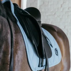 Kentucky Horsewear - Tapis de dressage Wave 3D logo bleu clair