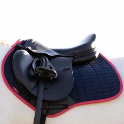 LeMieux - Tapis de selle Square suédine marine/ cranberry